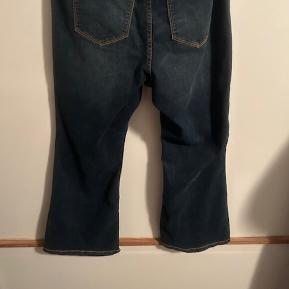 Torrid Slim Boot cut 5 pocket distressed denim jeans, size 18S - Picture 2 of 5